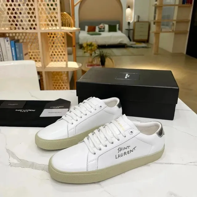Saint Laurent SL/10 Signature Logo
