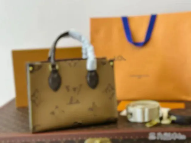 Jungle with small bag
