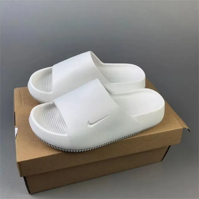 Nike Victori One Triple White