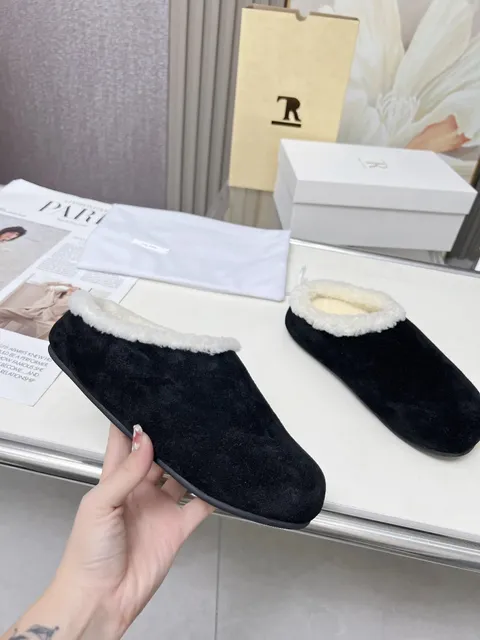 黑色羊口毛