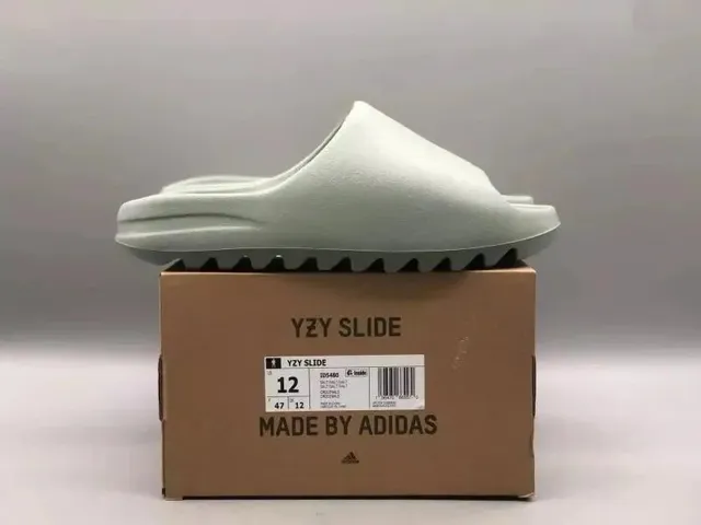 Yeezy Slide Soft Vision