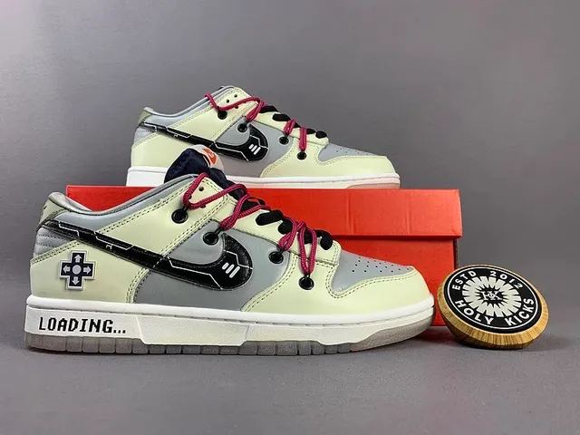 Nike Dunk Low Loading...