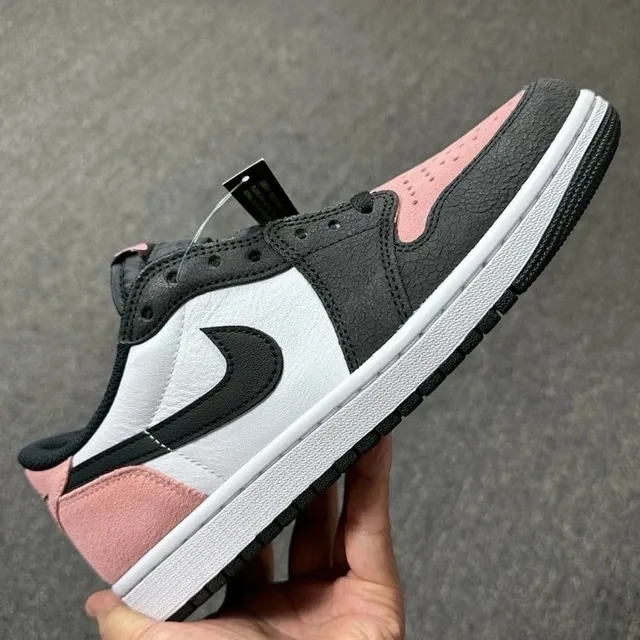 AJ1黑粉