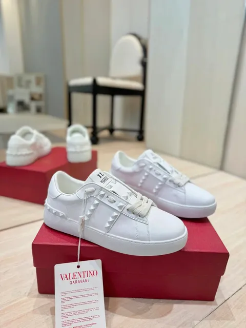 Valentino Rockstud Sneaker