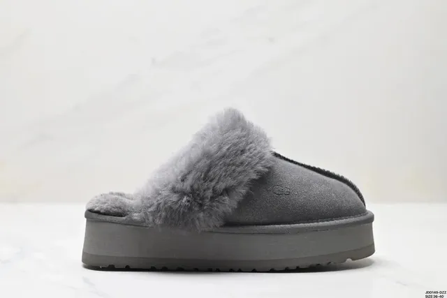 UGG sandals slippers