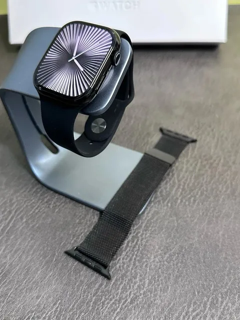 Apple Watch Midnight Aluminum with Milanese Loop