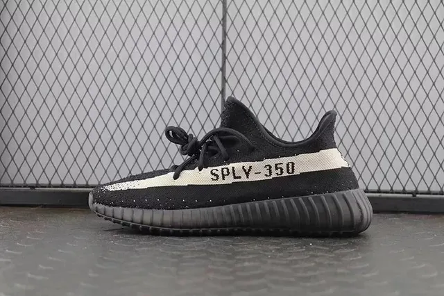 Yeezy Boost 350 V2 Zebra
