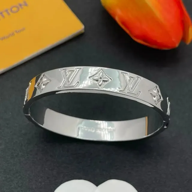 Louis Vuitton LV Bangle