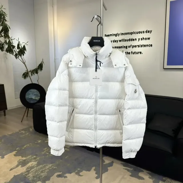 Moncler Down Jacket Classic Quilted