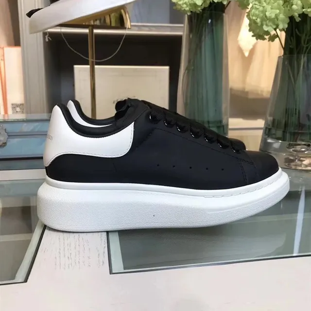 黑面白尾