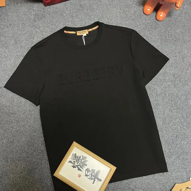 Burberry Logo T-Shirt Embossed Logo