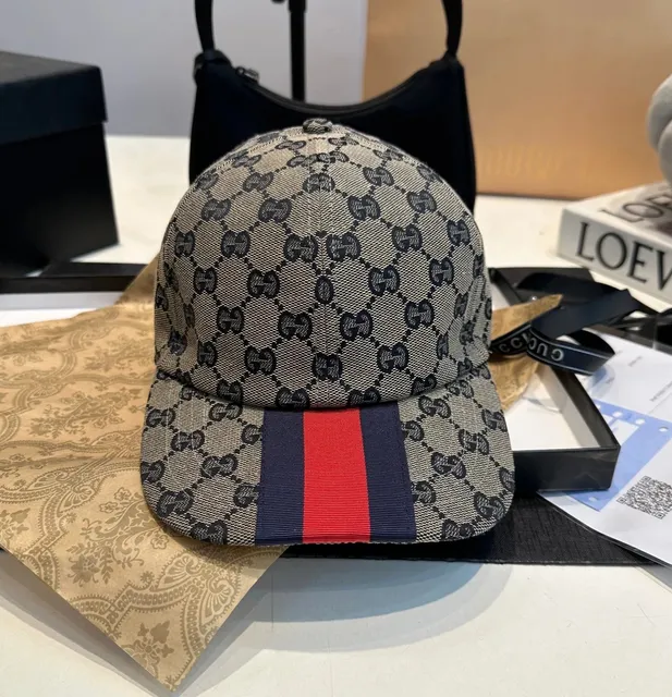 Gucci Baseball Cap GG Supreme Web Stripe