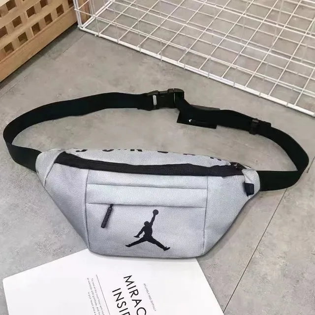 灰色