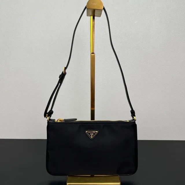 Prada Re-Edition 2005 Nylon