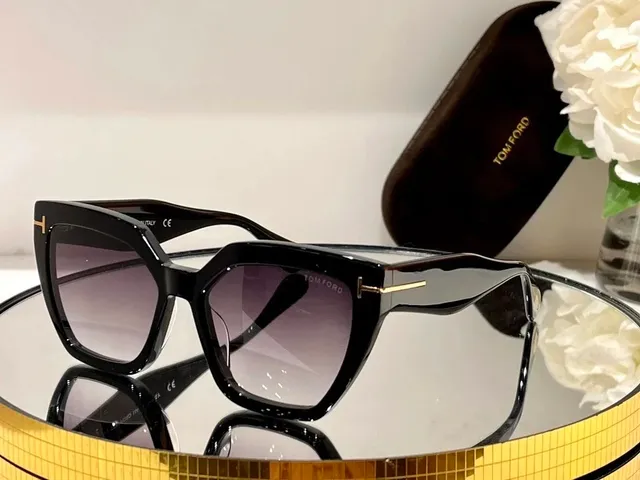 Tom Ford Aviator Sunglasses Black Acetate with Gold Hardware