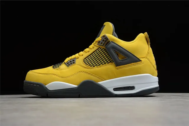 Air Jordan 4 Thunder