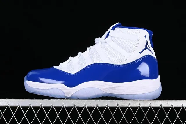Air Jordan 11 Concord