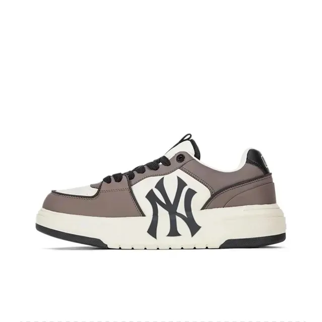 MLB NY Yankees Sneaker Brown and White Logo