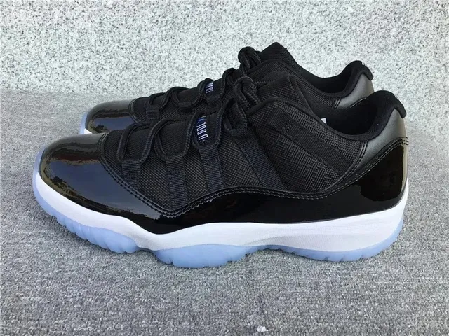 Air Jordan 11 Low Concord