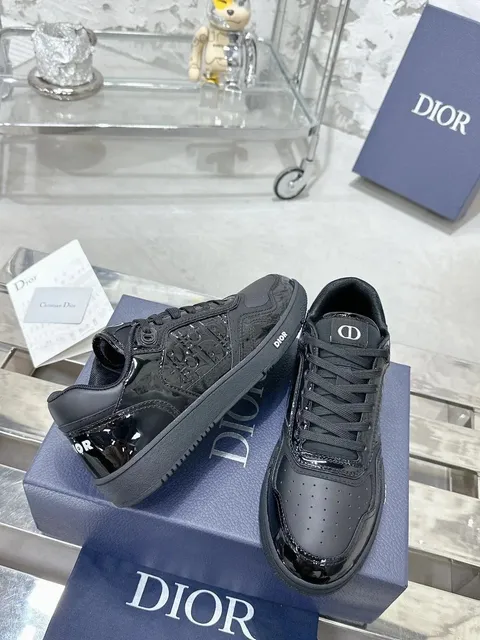 Dior B22