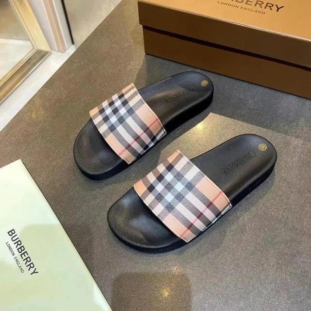 Burberry Check Slide Classic Nova Check
