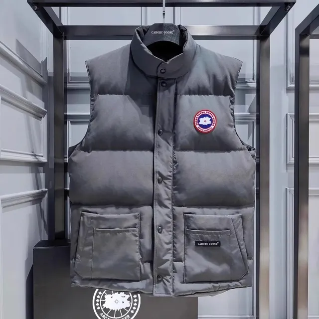 Canada Goose Puffer Vest Classic Fit