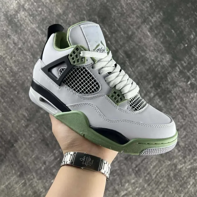 Air Jordan 4