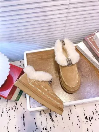 UGG Classic Mini Shearling Lined