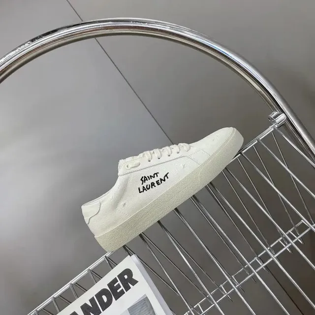 Saint Laurent SL/10 Signature Logo