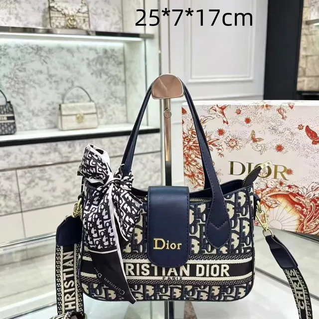 Dior B22