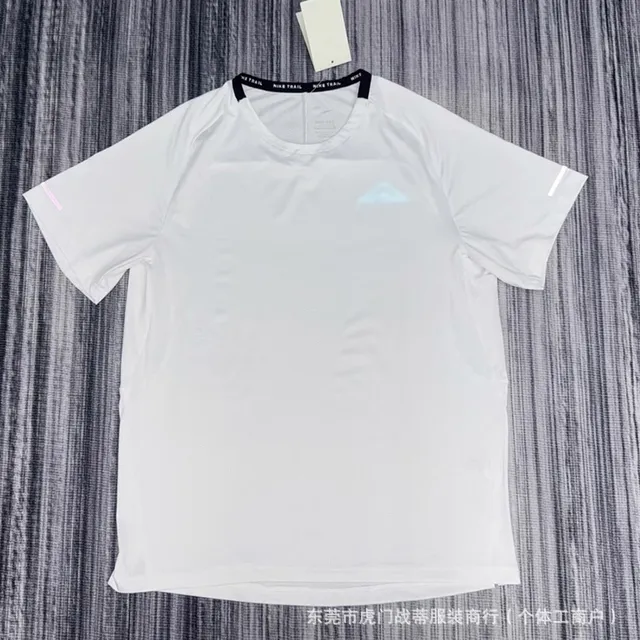 Triangular white short sleeved shirt