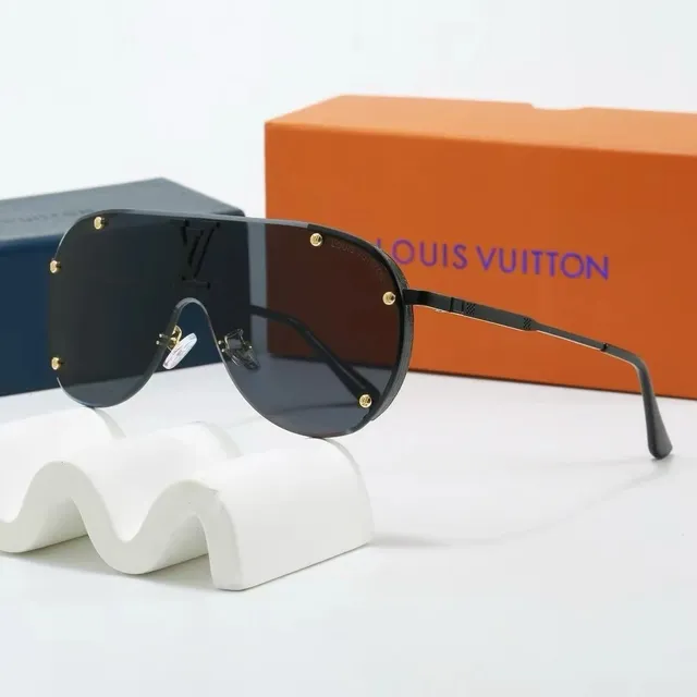 Louis Vuitton Pilot Sunglasses Monogram Frame