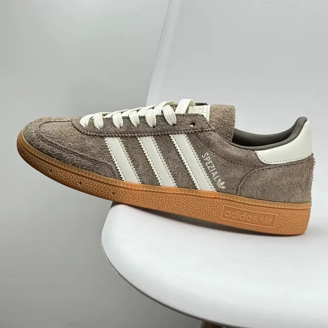 Spezial 棕色