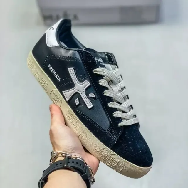 米亚-黑白