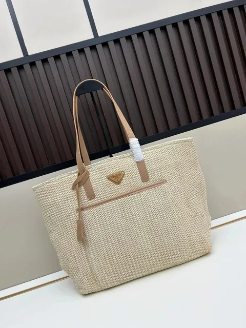 Prada Re-Edition 2005 Tote Woven Raffia