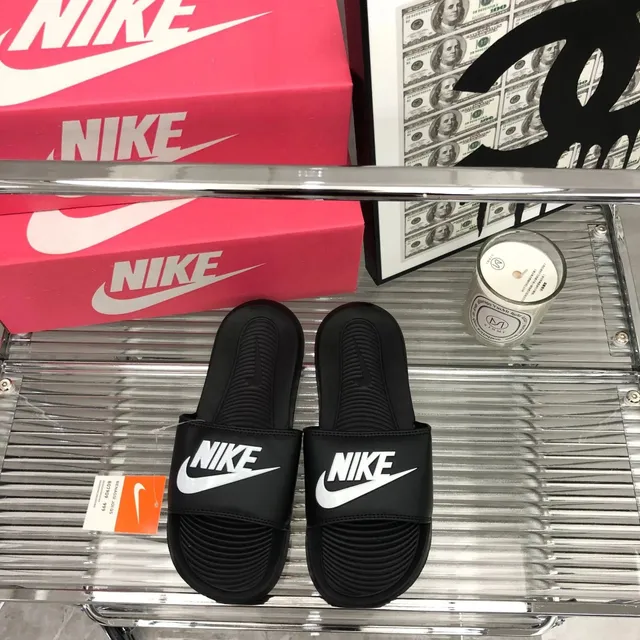 Nike Benassi JDI Black/White