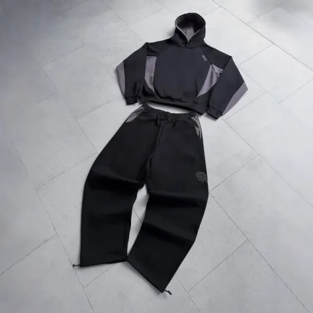 黑色