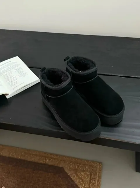 UGG Mini Classic