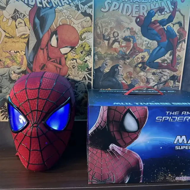 Marvel Spider-Man Mask LED Eyes