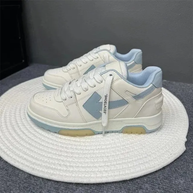 白浅蓝箭头