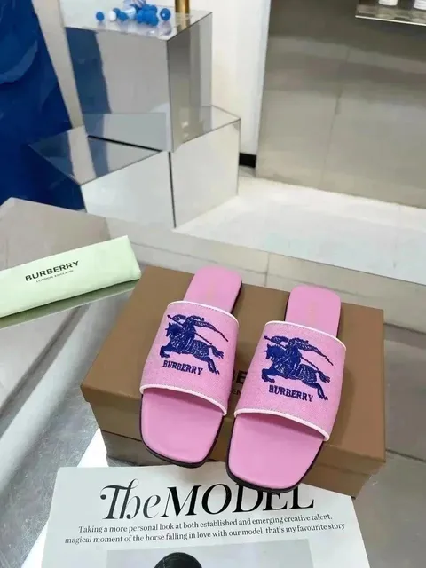 Burberry Equestrian Knight Slide Pink Canvas