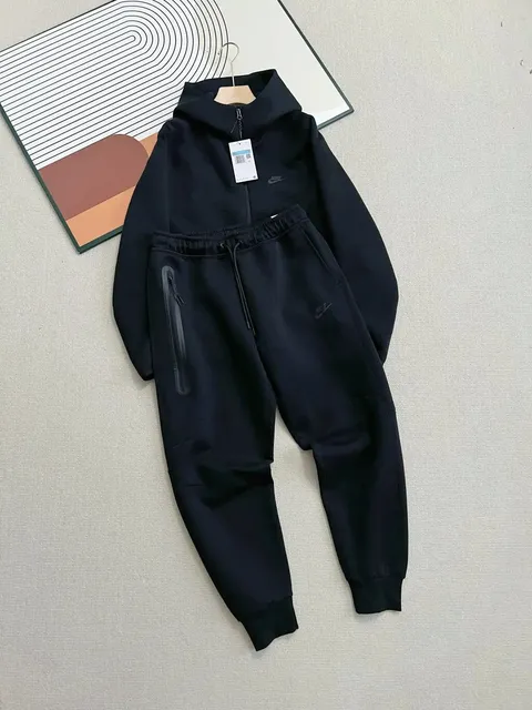 黑色 Black