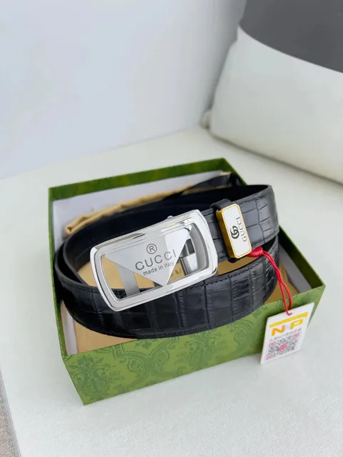 Gucci Belt Crocodile-Embossed with Silver Buckle