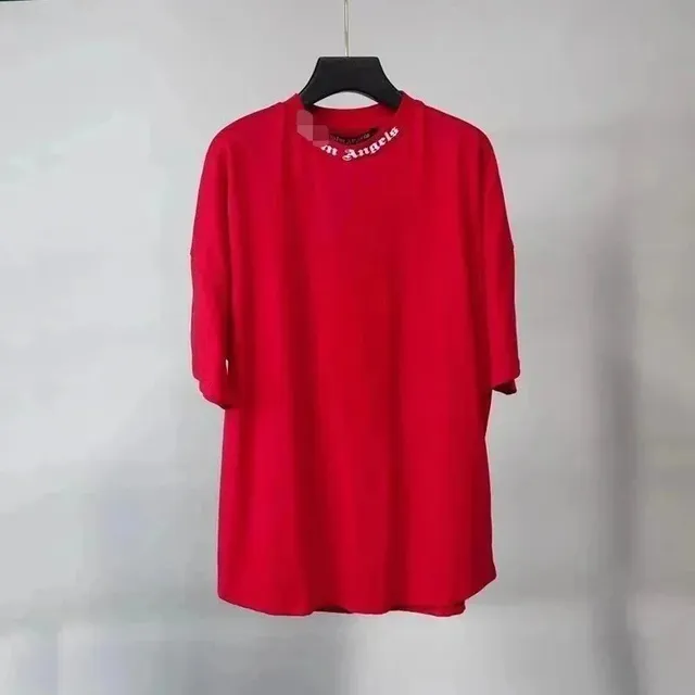 红色