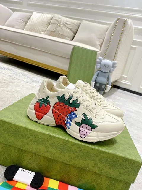 Gucci Rhyton Strawberry Strawberry Print
