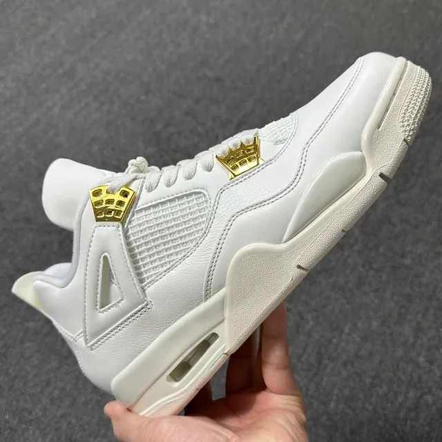 Air Jordan 4 Metallic Gold