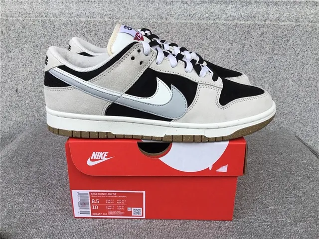 Nike Dunk Low SE Summit White/Black/Sail/Gum