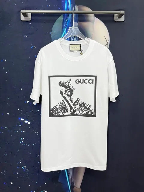 Gucci Graphic T-Shirt Snowboarder Print