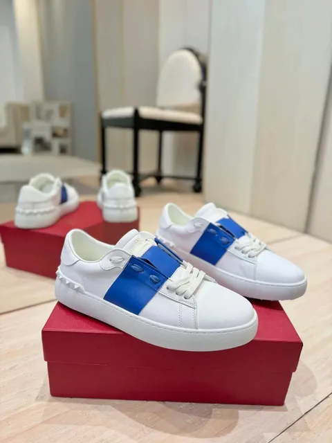 Valentino Rockstud