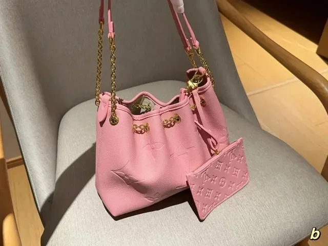 Louis Vuitton Pochette Métis Monogram Empreinte